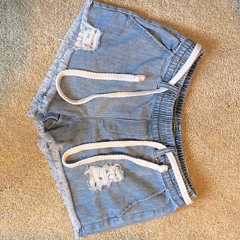 Clean and nice jean shorts from aerie